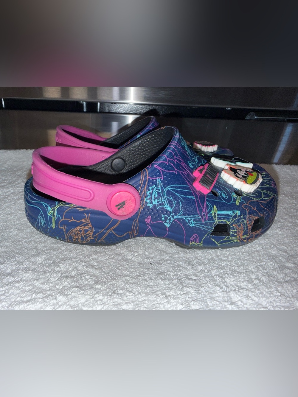 Disney Kids' Villians Crocs in Purple & Pink with Villains Charms Girls Size 13 - Picture 2 of 10